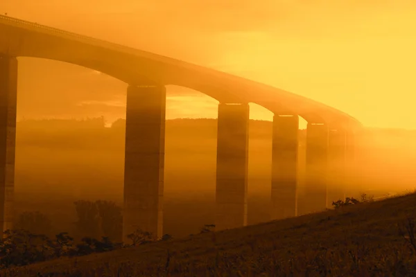 Viadukten vid soluppgången — Stockfoto