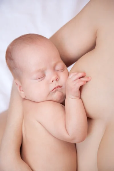 Newborn baby holding mom's breast and sleeping — Stock Photo, Image