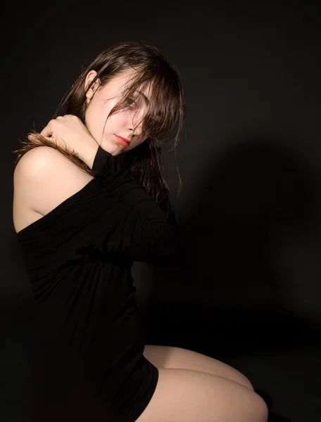 Woman with wet hair sitting on her knees — Stock Photo, Image