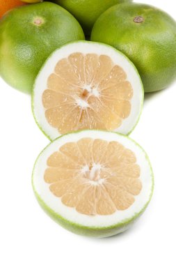 Yeşil greyfurt beyaz izole resmini