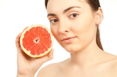 güzel bir kadın ile üzerine beyaz izole greyfurt