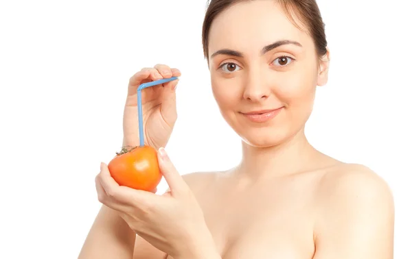Bild einer schönen Frau, die frischen Tomatensaft trinkt — Stockfoto