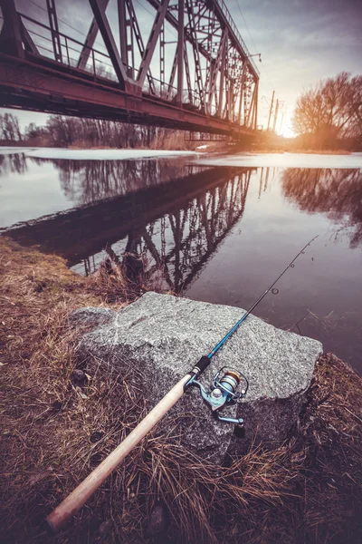 Wędki nad rzeką. — Zdjęcie stockowe