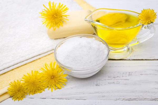 Spa. sea salt essential oils and dandelion — Stock Photo, Image