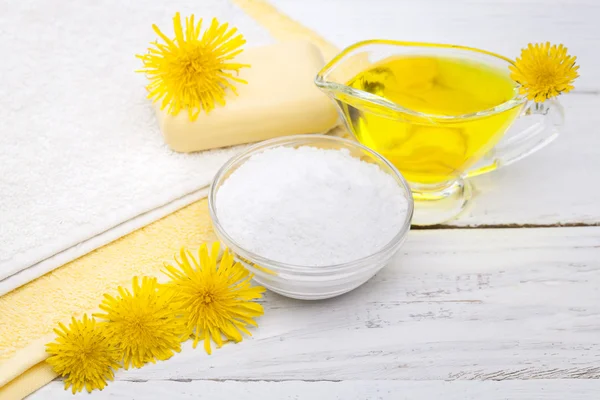 Spa. sea salt essential oils and dandelion — Stock Photo, Image