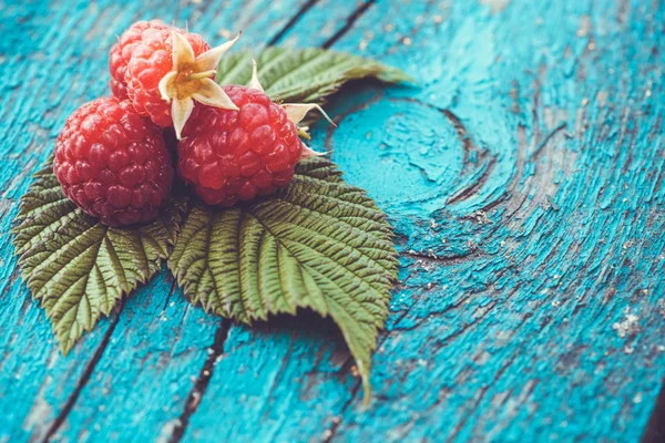 Fresh raspberry on a wooden table — Stock Photo, Image