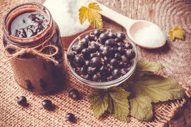 Ev yapımı üzümlü reçel.