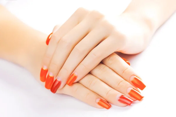 Manicure. aplicando verniz de unhas vermelho. isolado — Fotografia de Stock