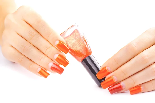 Manicure. rode nagellak toe te passen. geïsoleerd — Stockfoto