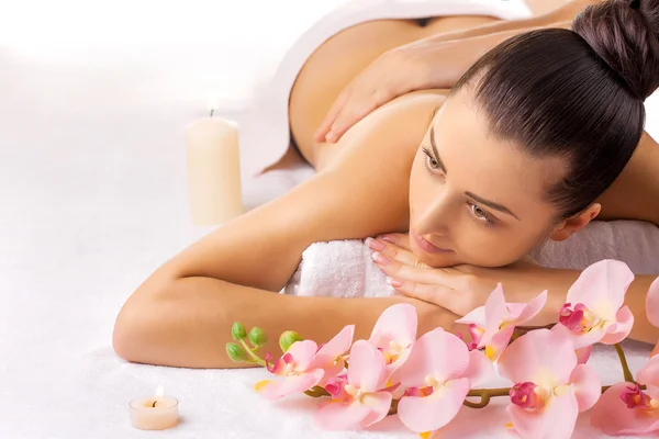 Beautiful woman in a massage salon — Stock Photo, Image