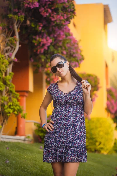 Woman is walking in the garden — Stock Photo, Image