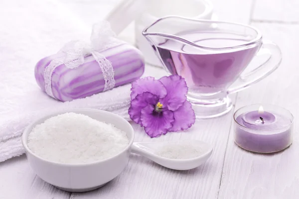 Sea salt and essential oils, purple violet. spa — Stock Photo, Image