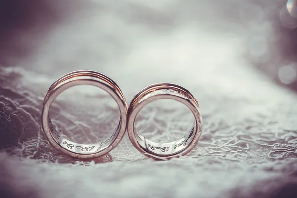 Anillos de boda —  Fotos de Stock