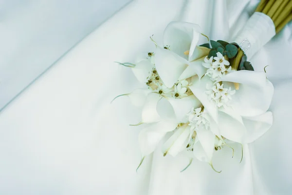 Wedding bouquet of white calla lilies — Stock Photo, Image