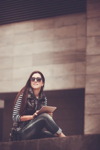 Girl with tablet is walking in the downtown — Stock Photo, Image