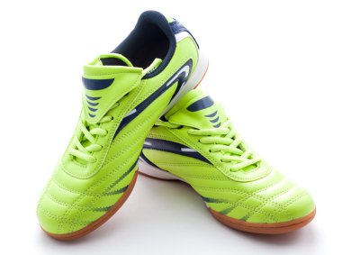 İzole yeşil spor ayakkabı