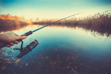 iplik ile el ve akşam yaz gölde reel