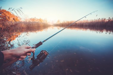 iplik ile el ve akşam yaz gölde reel