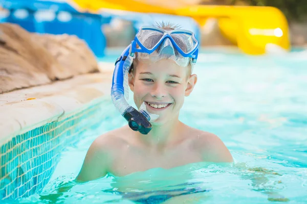 Pretty kid in swimming pool — Stock Photo, Image
