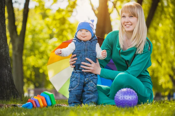 Happy mother and baby on the meadow — Stock Photo, Image
