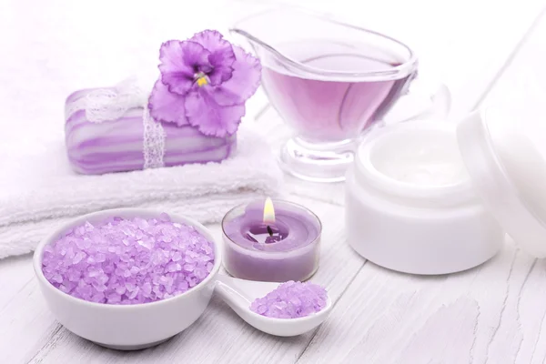 Sea salt and essential oils, purple violet. spa — Stock Photo, Image