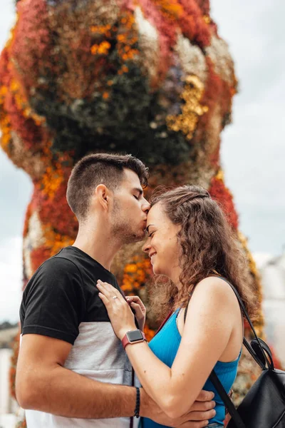 Jeune Couple Touristes Contre Chiot Point Repère Bilbao Espagne — Photo