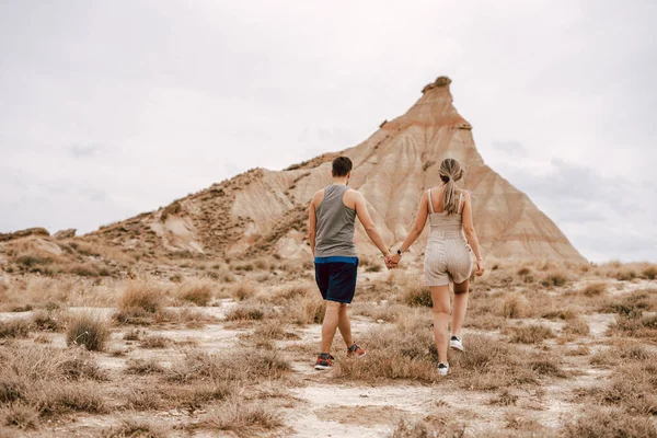 Parejas Jóvenes Desierto Barcenas Reales Navarra España —  Fotos de Stock