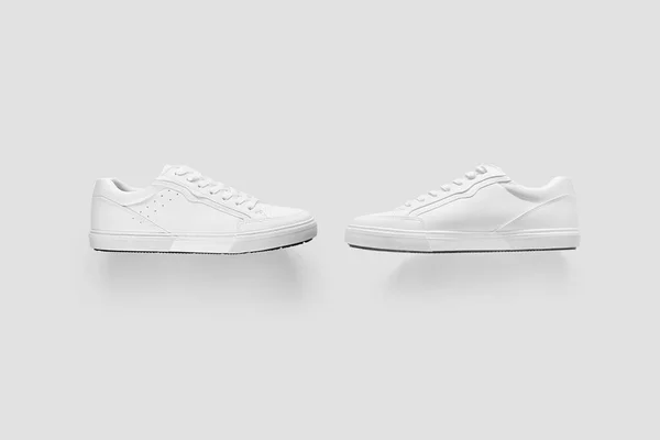 Mockup Zapatillas Blancas Básicas Sobre Fondo Gris Claro — Foto de Stock