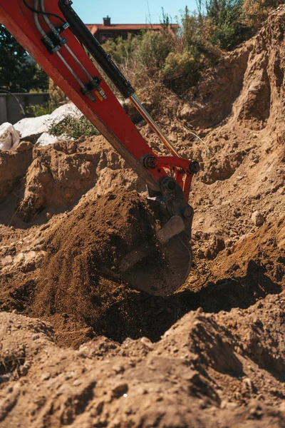 Φτυάρι Εκσκαφέα Που Σκάβει Βρωμιά Εργοτάξιο — Φωτογραφία Αρχείου