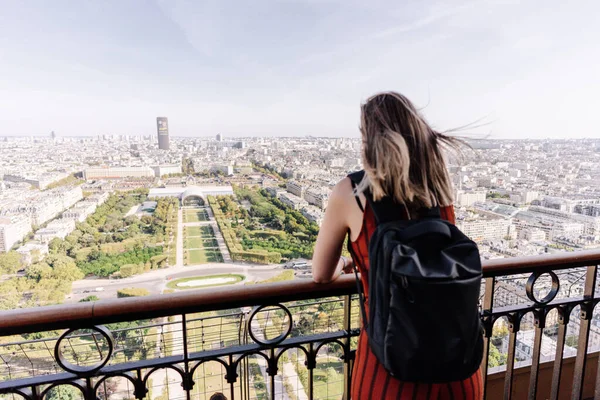 Toeristische Overdenking Van Stad Parijs Vanaf Eiffeltoren — Stockfoto