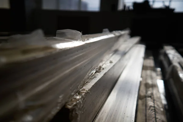 Dřevěné trámy nástroj opravy konstrukce tesařství instalace — Stock fotografie