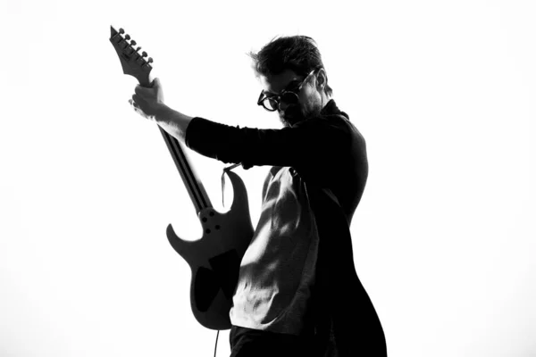 Man with guitar music performance entertainment contemporary performer sunglasses studio — Stock fotografie