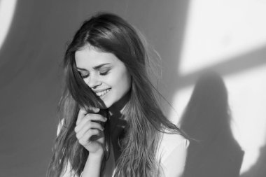 Güzel kadın cazibesi saç stili siyah beyaz fotoğraf modeli