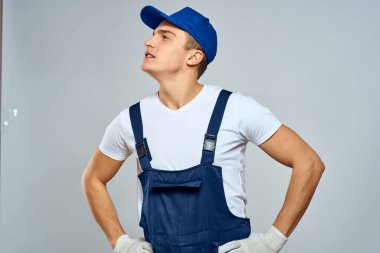 Forklift üniformalı adam teslimat servisi ışığı geçmişi