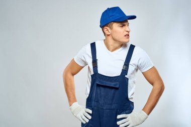 Forklift üniformalı adam teslimat servisi ışığı geçmişi