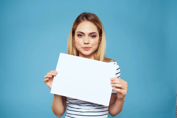 Emotional woman holding a sheet of paper in her hands lifestyle close-up blue background Copy Space — Stock Photo, Image