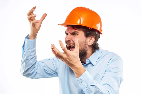 Dühös férfi narancs kemény kalap ipar munka elégedetlenség vágott nézet — Stock Fotó