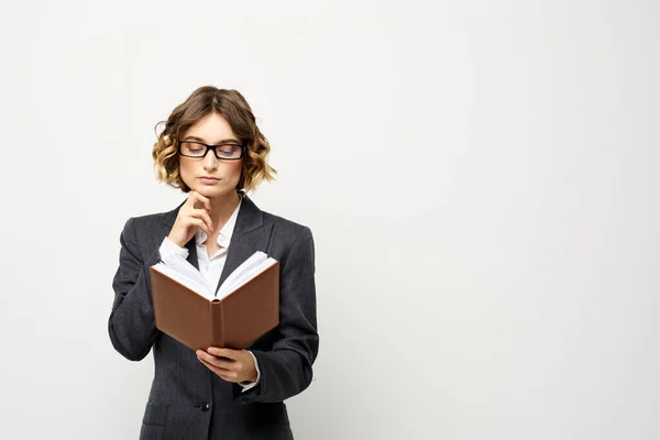 Business woman with notepad and glasses work light background cropped view of suit model. — Stock Photo, Image