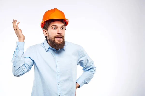 Fröhliche männliche orangefarbene Harthut Sicherheit professionelle Bauingenieur — Stockfoto