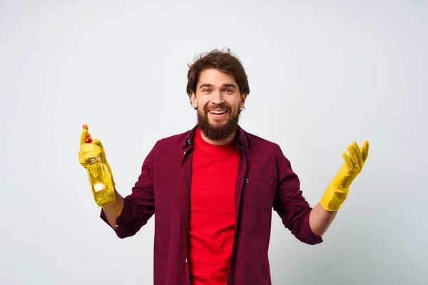 Férfi mosószer professzionális takarítás házi feladat fény háttér — Stock Fotó
