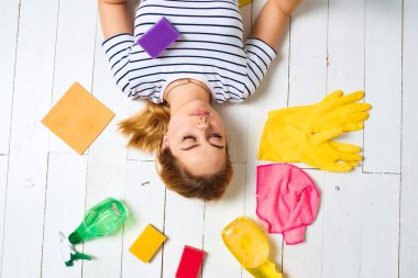 Deterjan servisi için kauçuk eldivenler