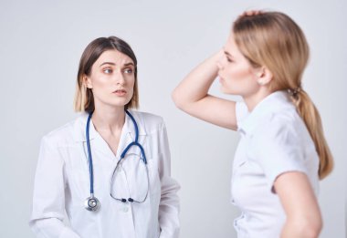 Hasta istediği zaman doktora ve mavi steteskopa şikayette bulunuyor.