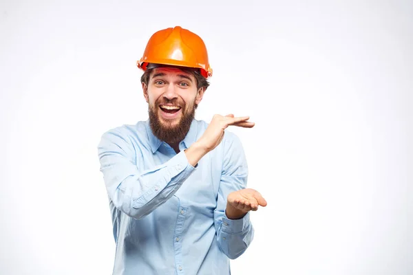 Trabalhadores emocionais na segurança da pintura laranja na indústria da construção oficial — Fotografia de Stock