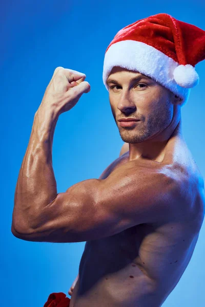 Bodybuilder christmas new year man with muscular — Stock Photo, Image