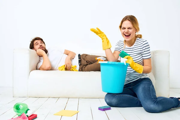 Man and woman washing household chores lifestyle supplies — Stock Photo, Image