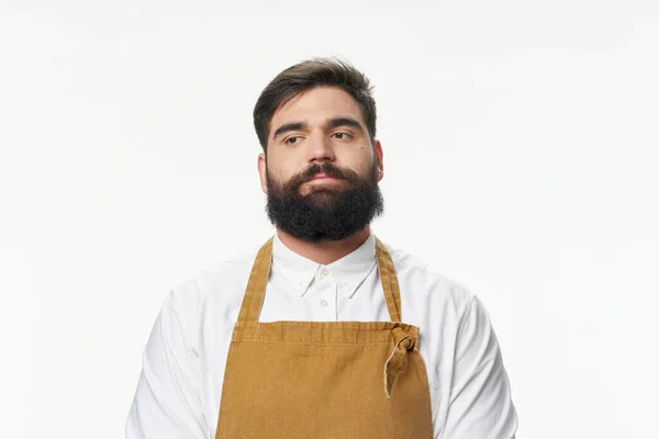 Barbudo hombre en delantal peluquería profesional barbería —  Fotos de Stock