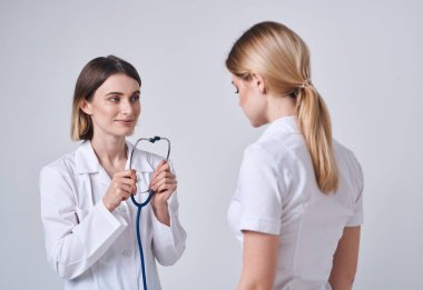 Hasta istediği zaman doktora ve mavi steteskopa şikayette bulunuyor.