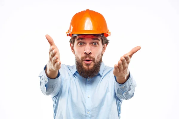 Mérnök narancssárga színezés biztonsági szakemberek építési érzelmek kéz gesztusok — Stock Fotó