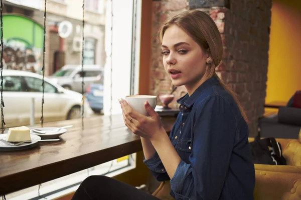 Kawa w restauracji wypoczynek showcase rano styl życia — Zdjęcie stockowe