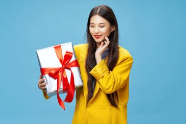 Hediye bayramı, eğlence, eğlence yaşam tarzı olan bir kadın..